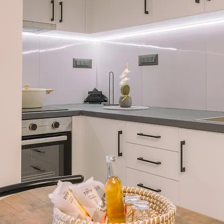 Peonia Ii Modern With Balcony Near Old Town Daire Hanya