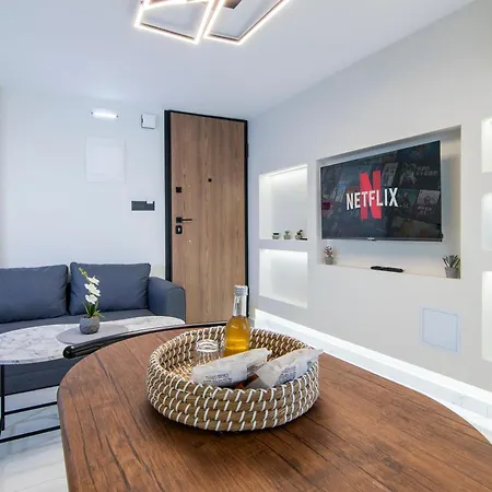 Peonia Ii Modern With Balcony Near Old Town Daire Hanya