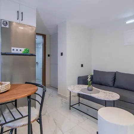 Peonia Ii Modern With Balcony Near Old Town Daire Hanya